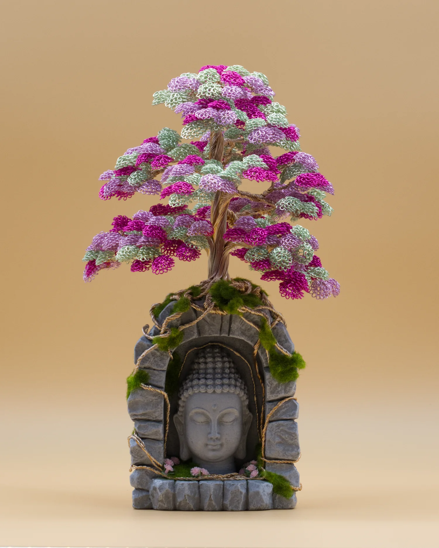 Bonsaï artificiel en fil de fer « Offrande Fleurie » – rose, lilas et menthe, arche de temple