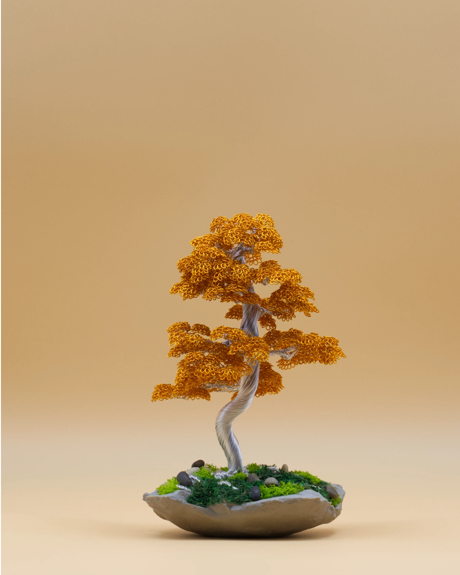 Bonsaï artificiel en fil de fer « Rosée d'Ambre » – orange doré, coupelle en pierre