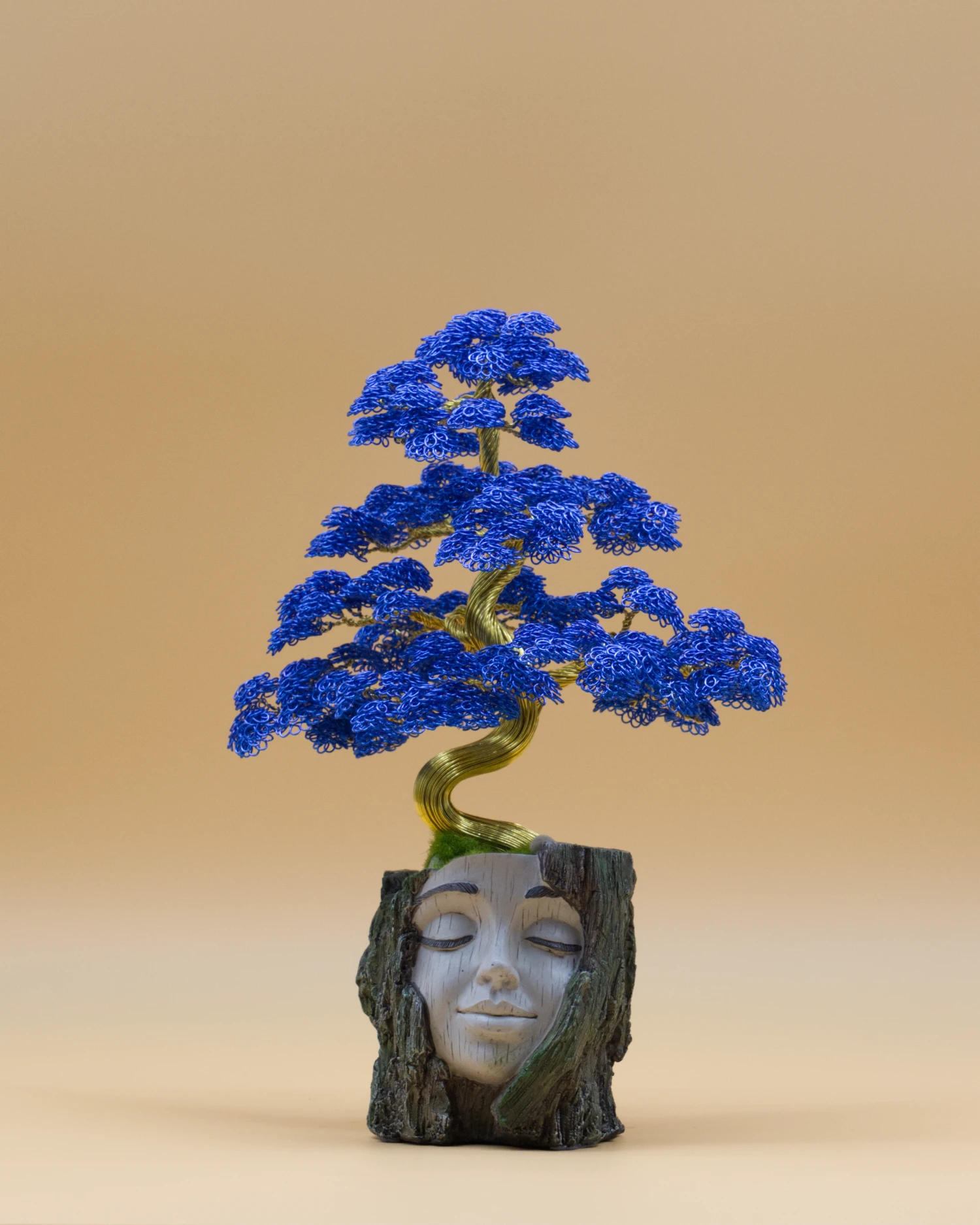 Bonsaï artificiel en fil de fer « Sourire d'Azur » – bleu roi, pot visage souriant